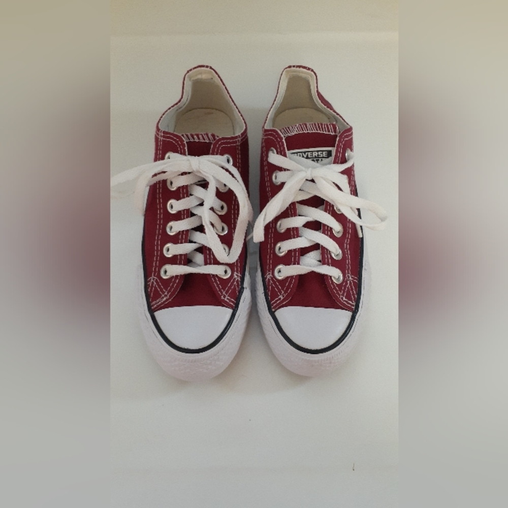 Dark red Converse sneakers (womens' 5.5/mens' 3.5)